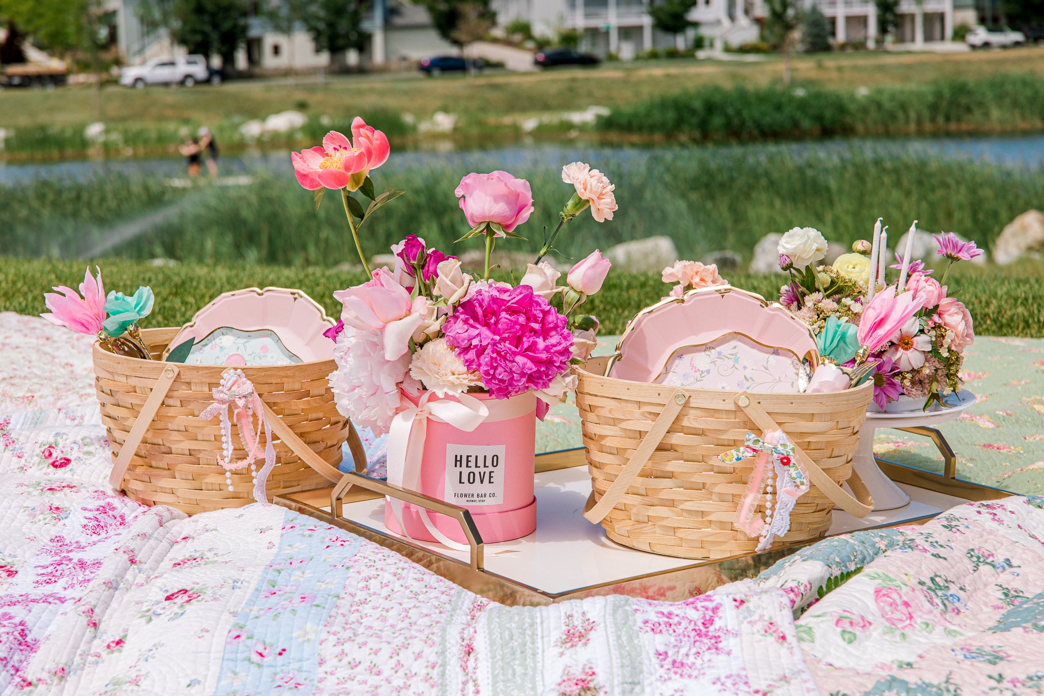Tea party birthday ideas for a lakeside picnic. 