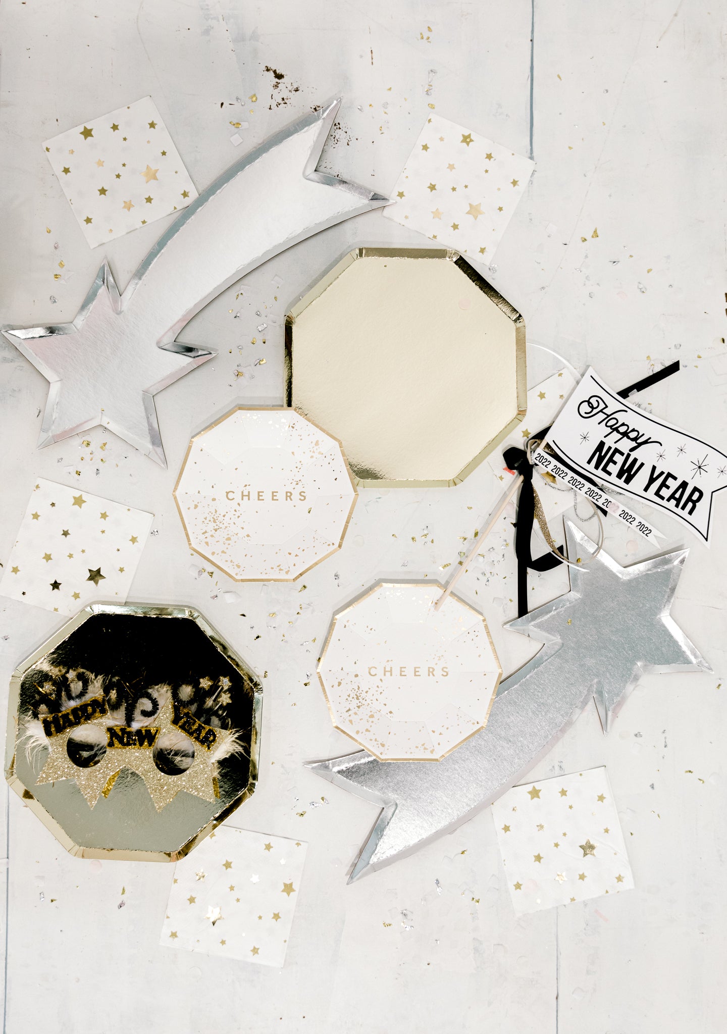 Silver and gold start themed disco plates and tableware.