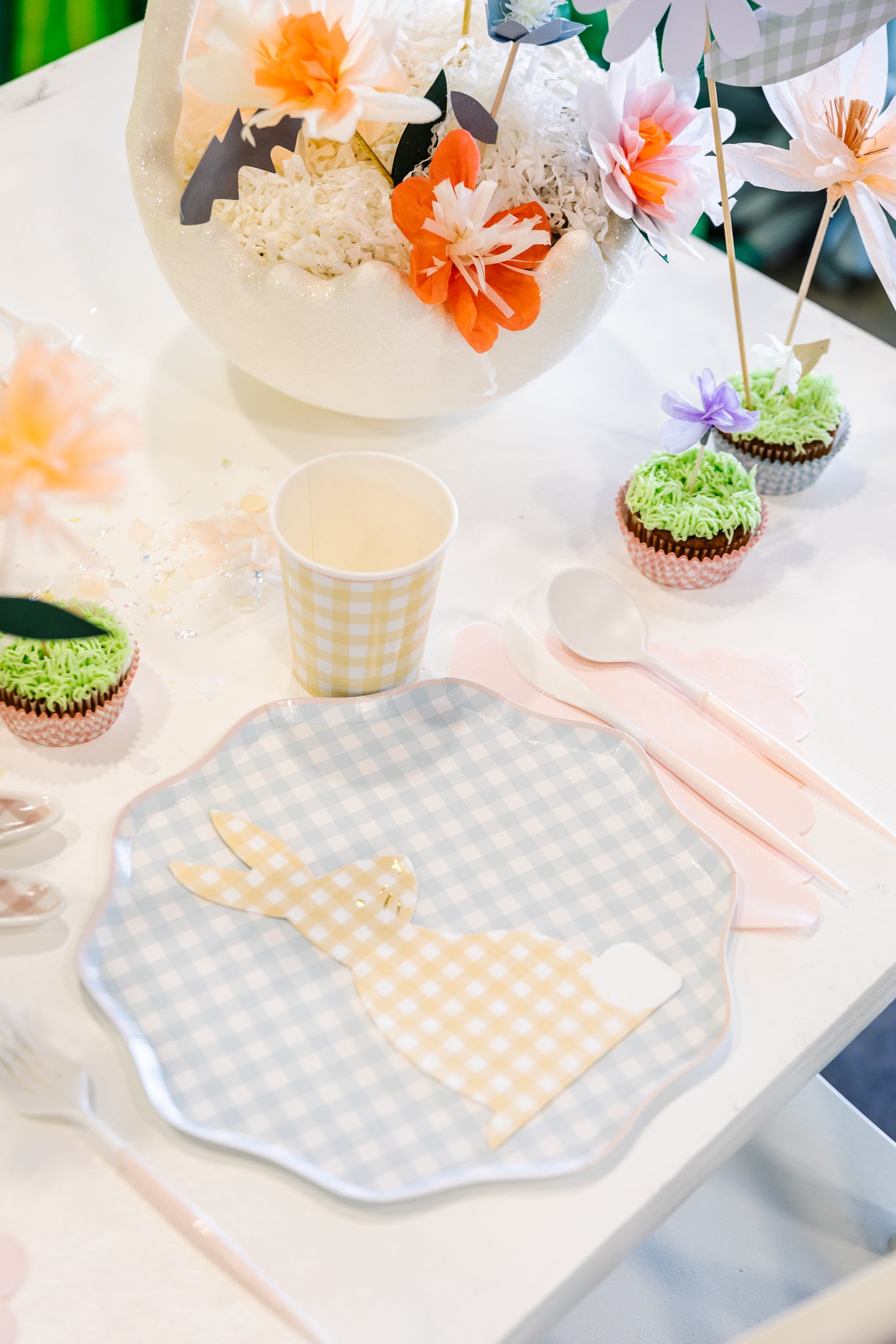 Pastel Gingham, and bunny themed Easter party paper tableware.