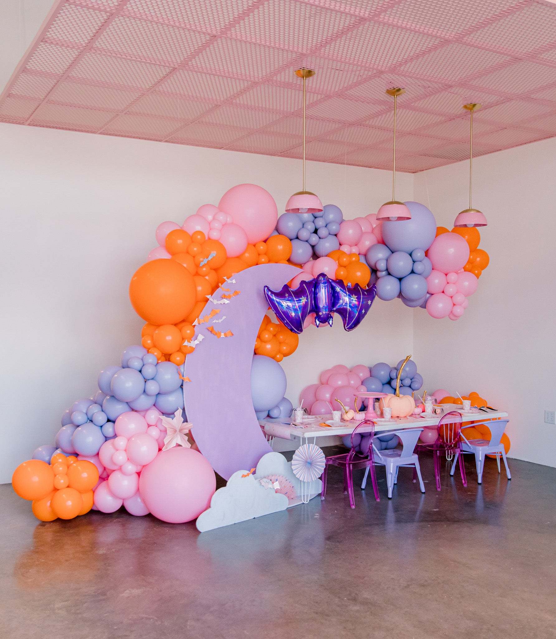 Pastel Halloween party decor and ideas.