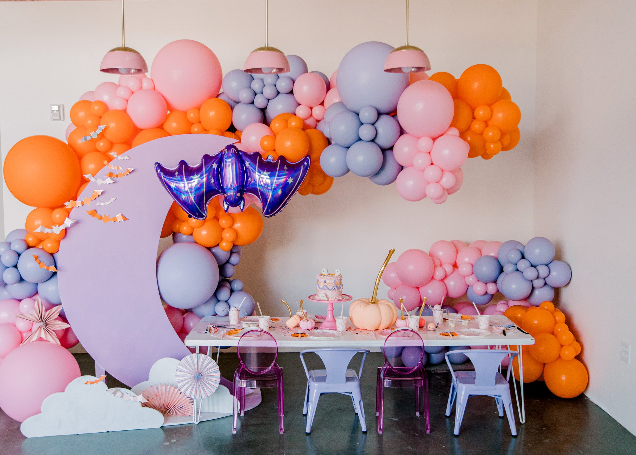 PINK HALLOWEEN DECOR & PINK HALLOWEEN PARTY IDEAS | Bonjour Fête