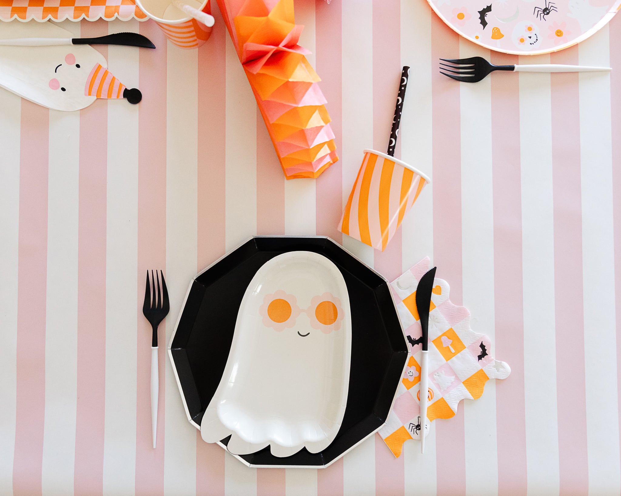 Cute ghost plates for pink Halloween.