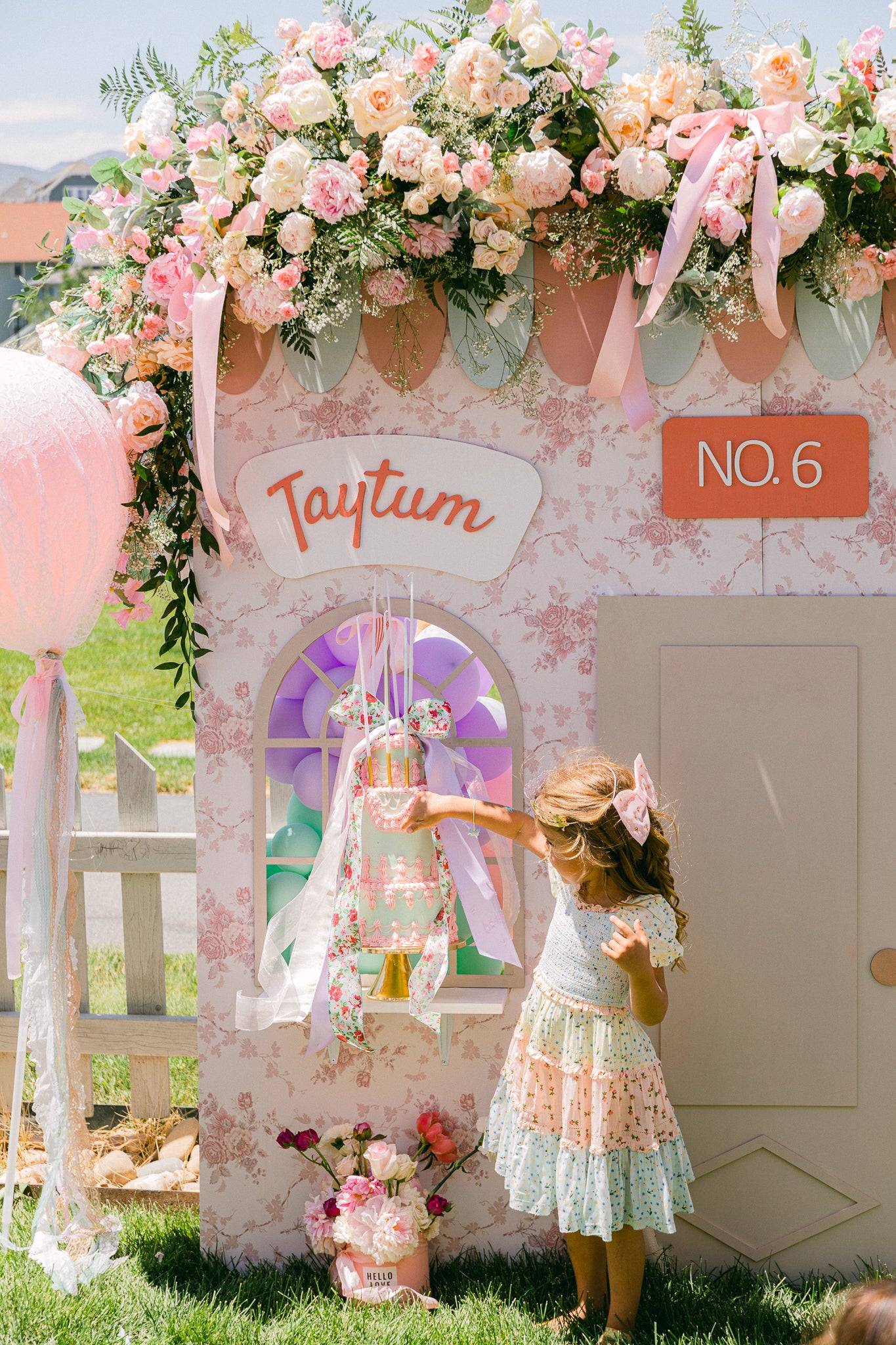 Girls birthday party ideas for a floral tea party. 