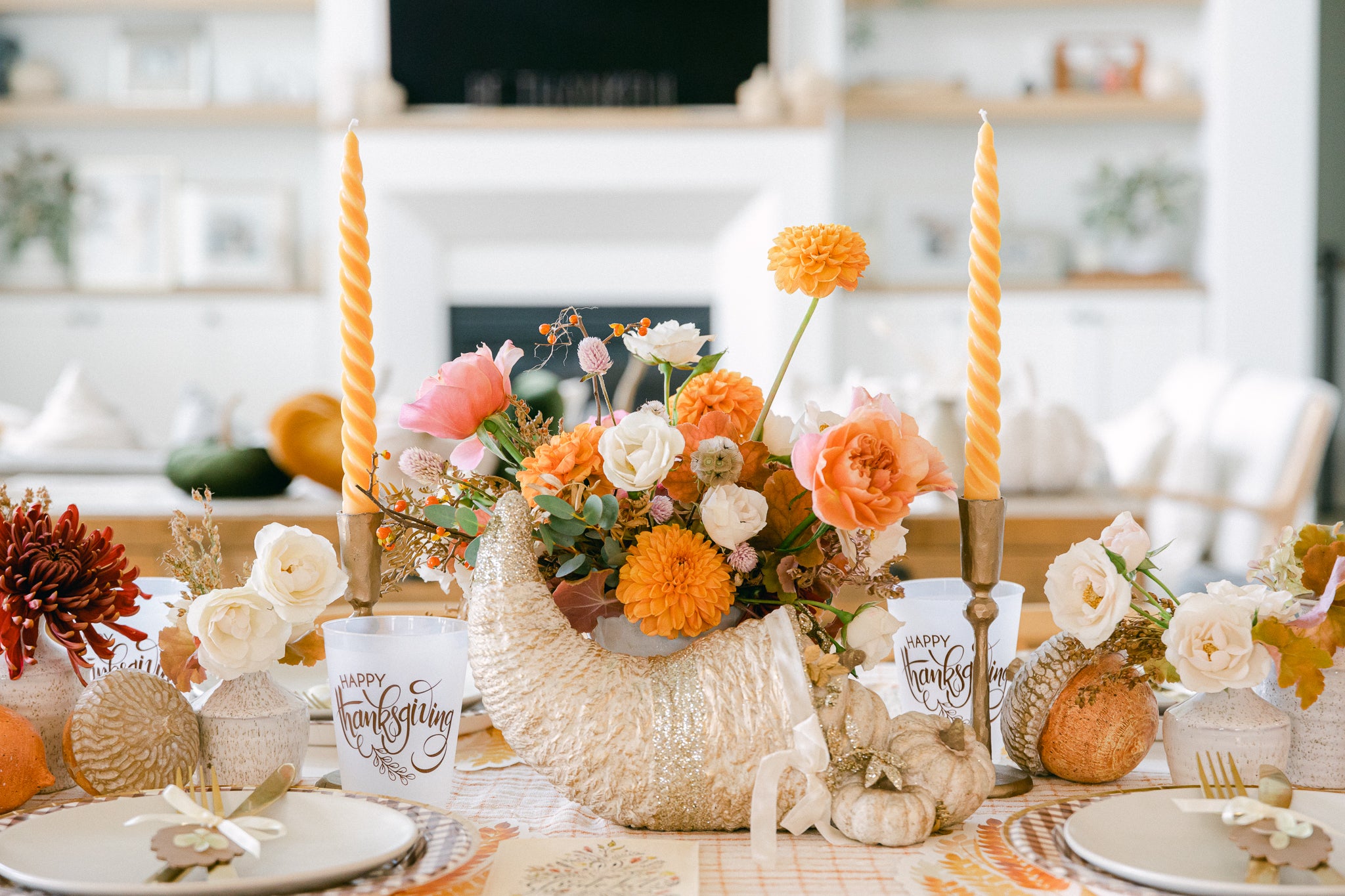 Thanksgiving table setting ideas at home.