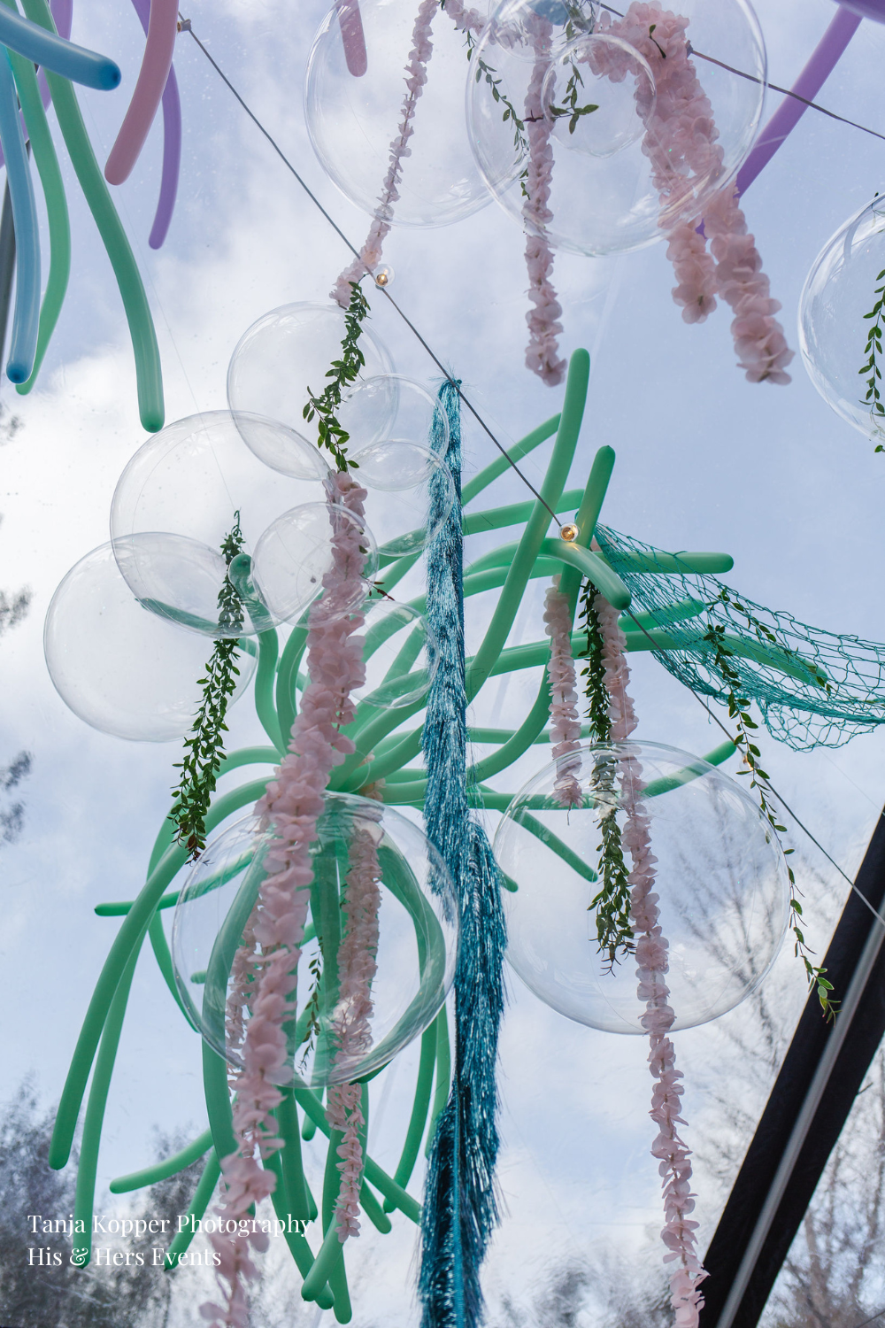 Under-the-sea birthday party balloon installation.