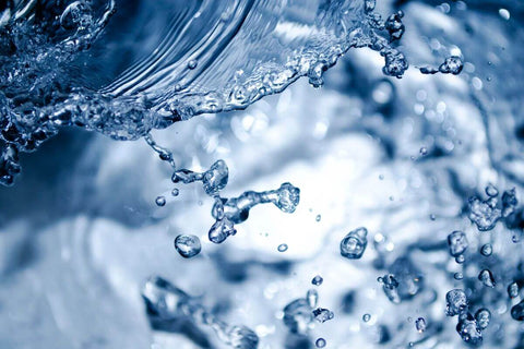 Water sloshing around a dishwasher, showing which is the best dishwashing detergent for soft water and ahrd water