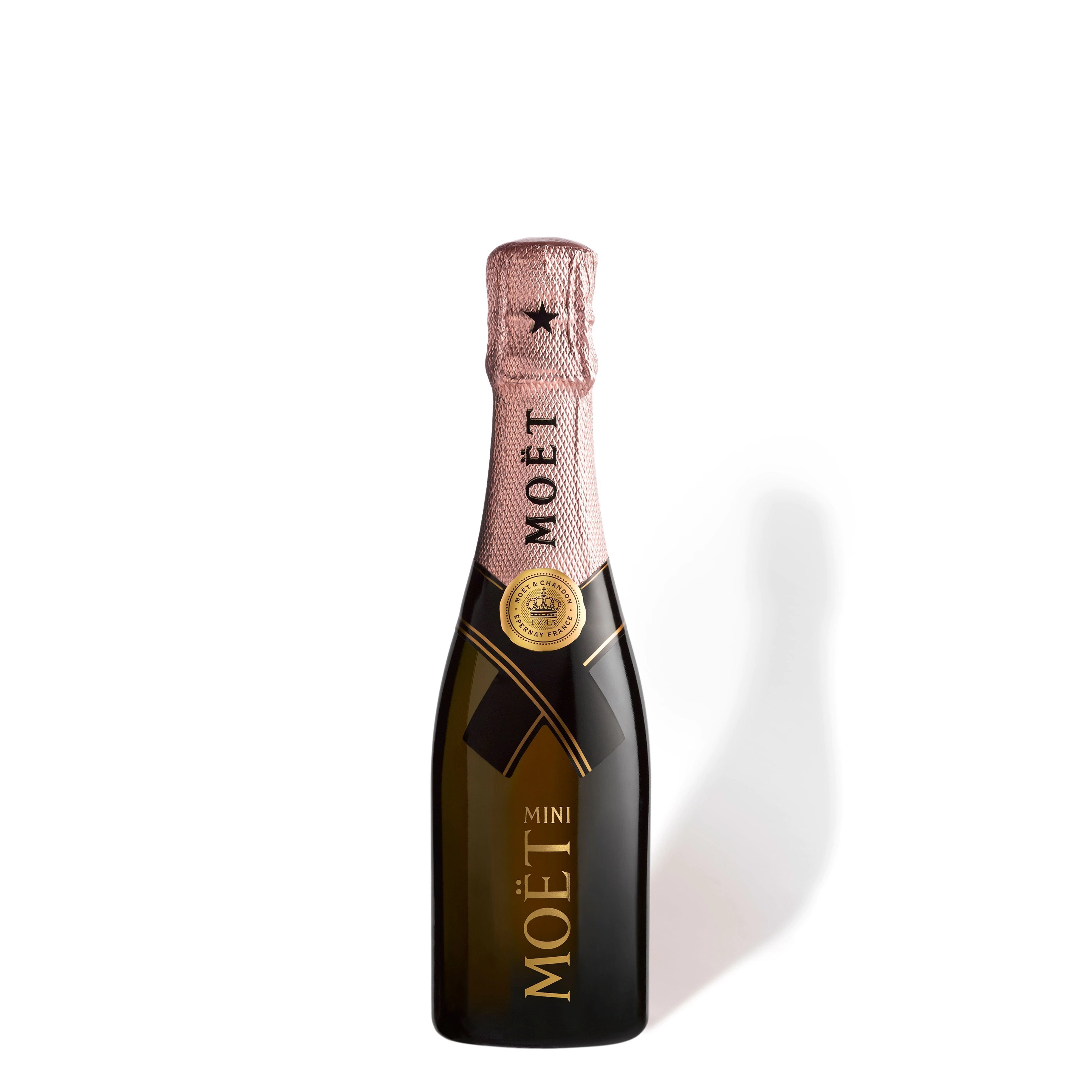 Chandon шампанское купить. Шампанское Моэт Шандон брют. Шампанское Chandon Rose. Moët Mini шампанское. Moet Chandon Rose.