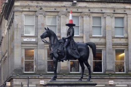 goma wellington statue