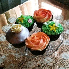 scarlet bakery cupcakes