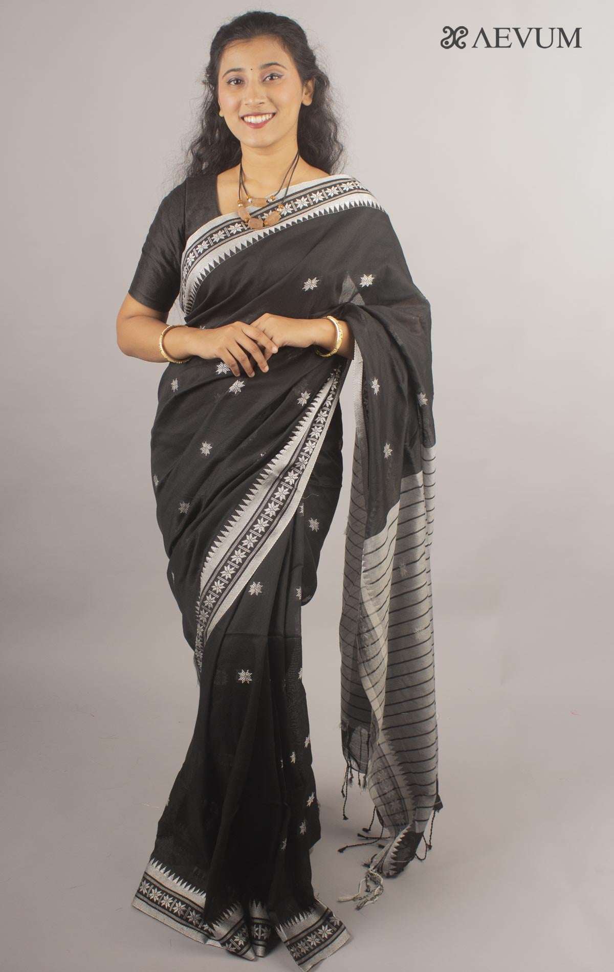 Uttariya - Cotton saree is a traditional Bengali saree and... | Facebook