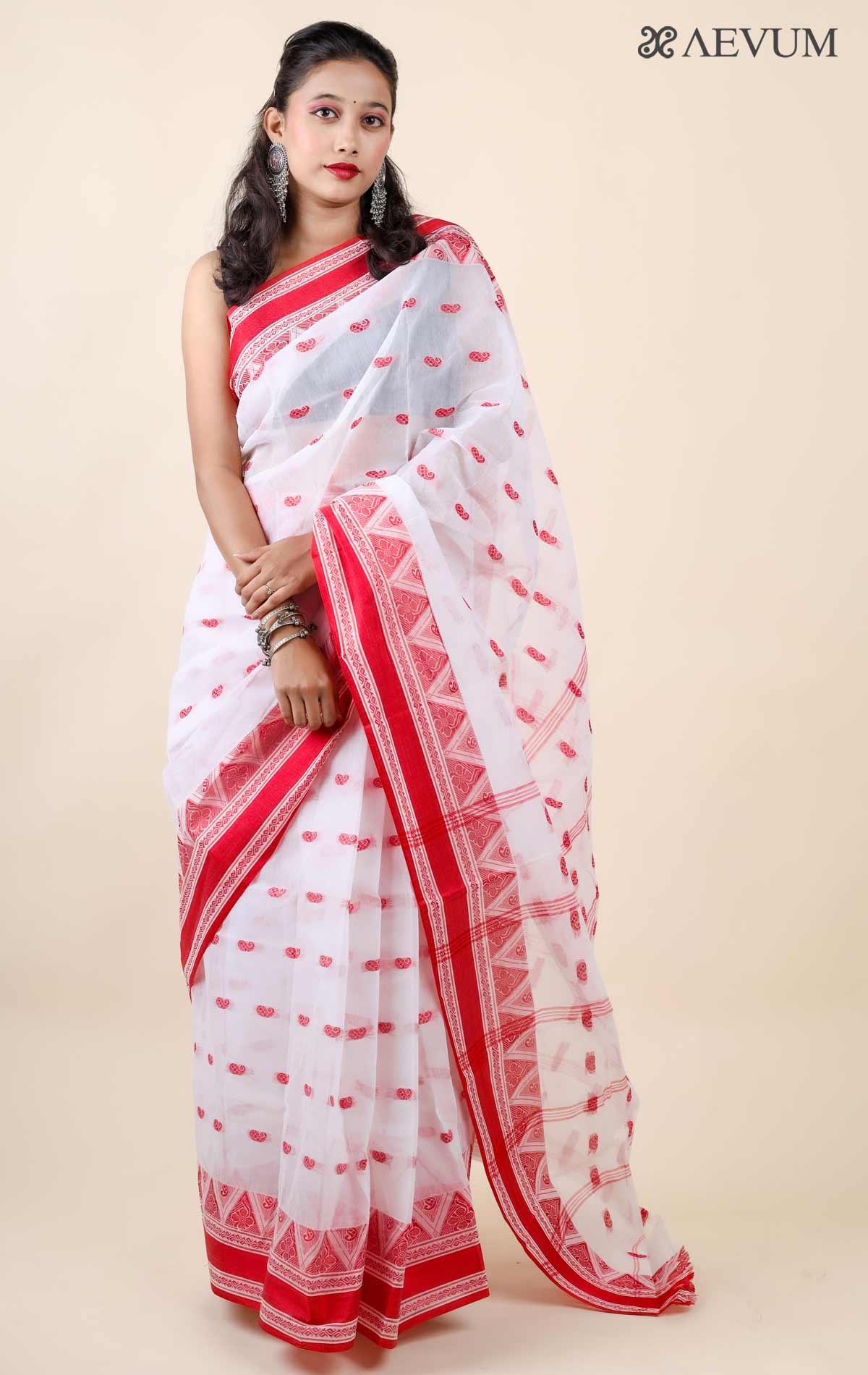 Handwoven Bengal Handloom White And Red Hand Woven Pure Cotton Saree at  Best Price in Kolkata | Ramkrishna Basak