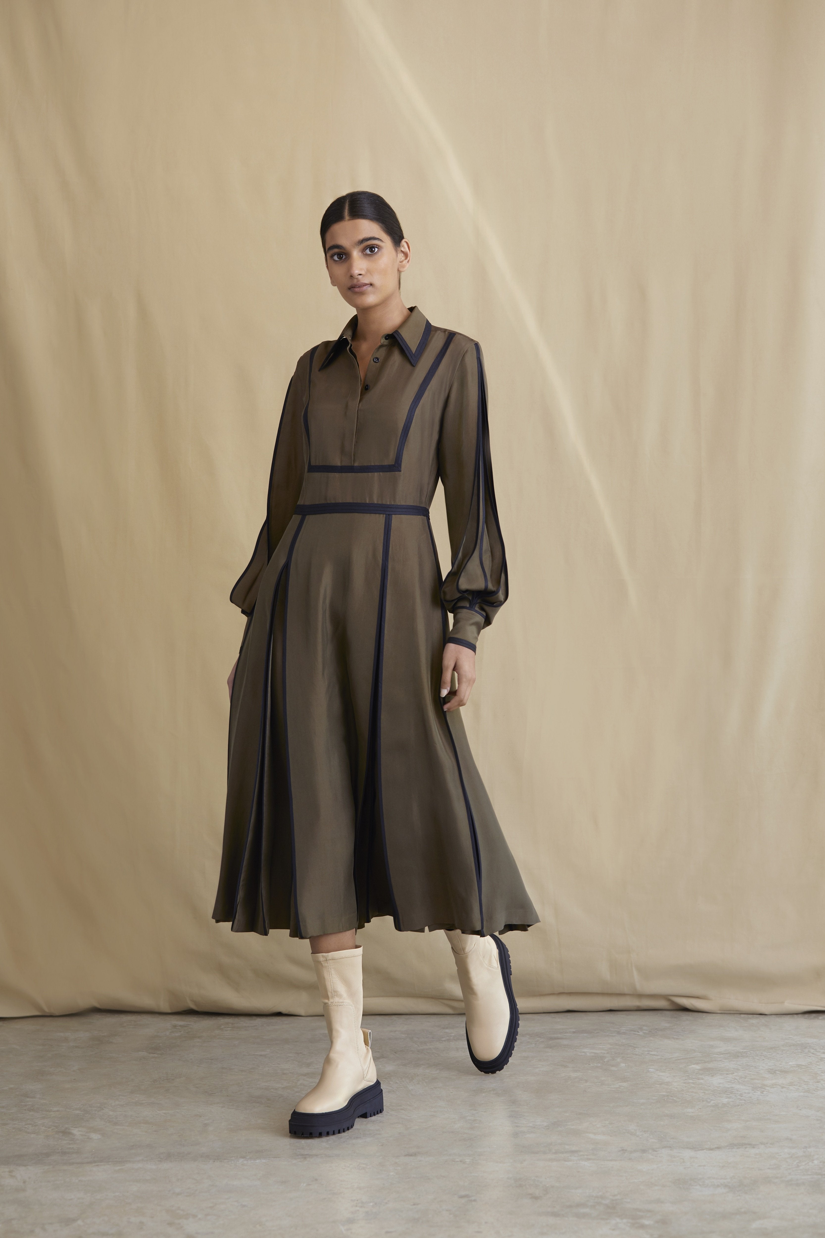 Silk dress with partially opened pleats – Bodice Studio International