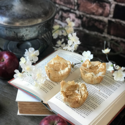 mini apple pies inspired by Snow White