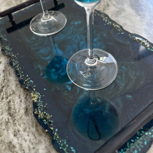 An epoxy resin tray colored with epoxy powder pigments from Pigmently.