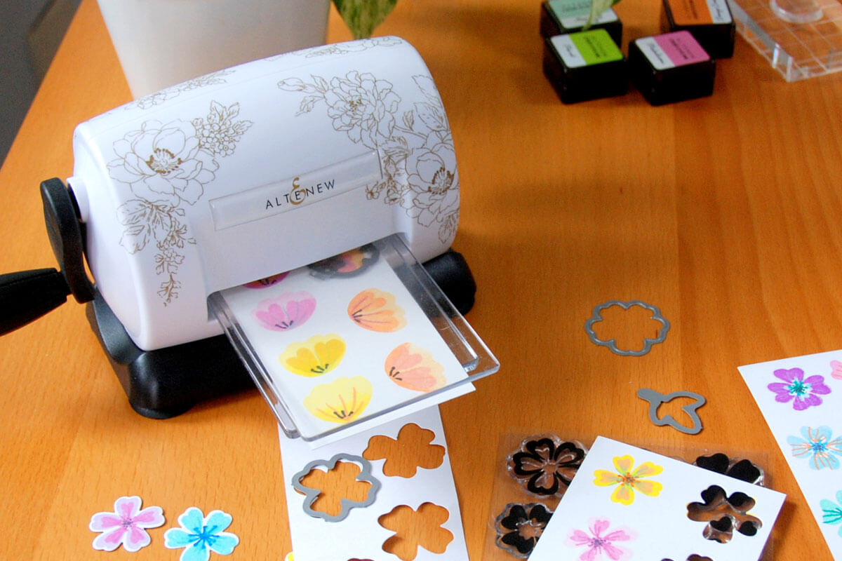 Cuttlebug Die Cutting Machine (Free shipping within US)