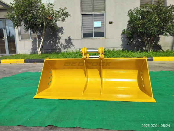https://cdn.shopify.com/s/files/1/0388/7742/9804/products/47-excavator-cleaning-bucket-fits-cat-3035cde-303ce-304de-excavator-ebwy304cl-47in-017-bedrock-attachments-971626_600x.jpg?v=1691066371