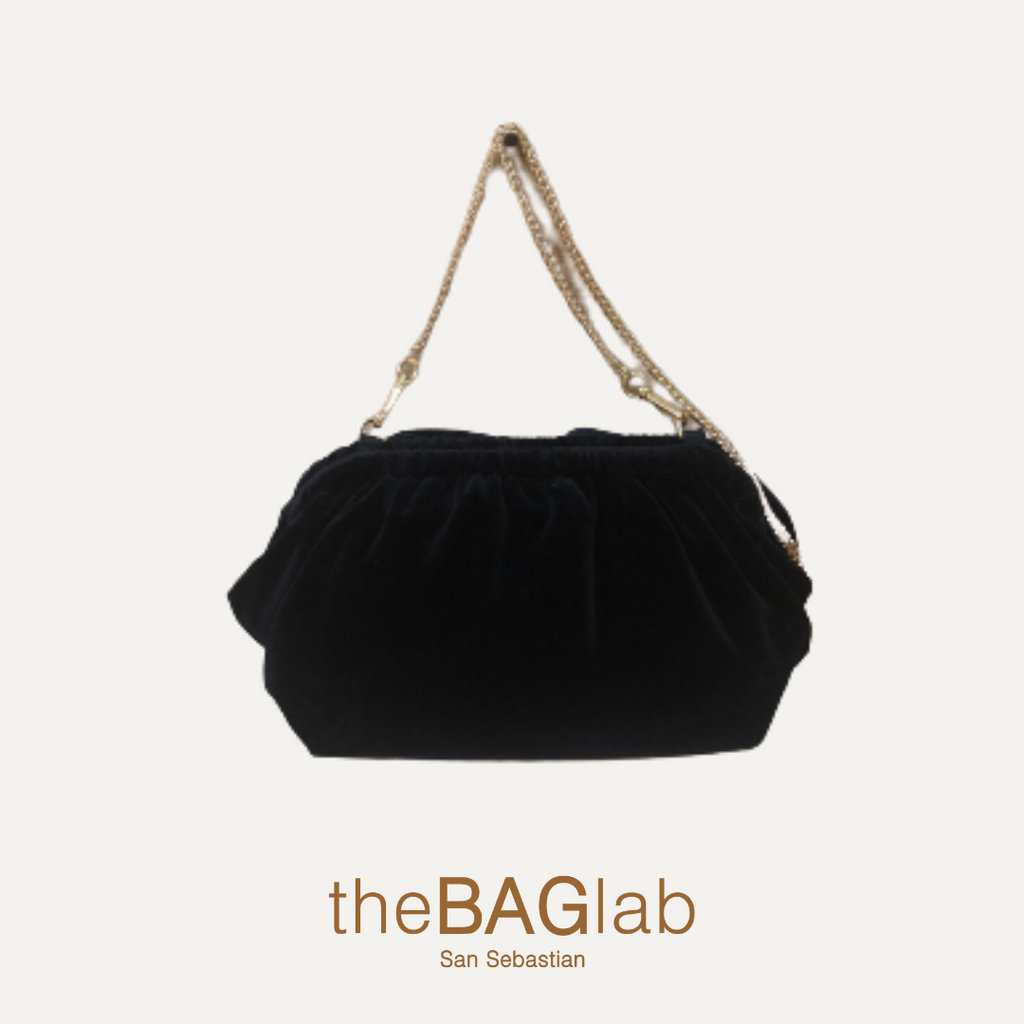 THE ZUMAIA BAG VELVET - Bolso en terciopelo color NEGRO con cadena– TheBagLab