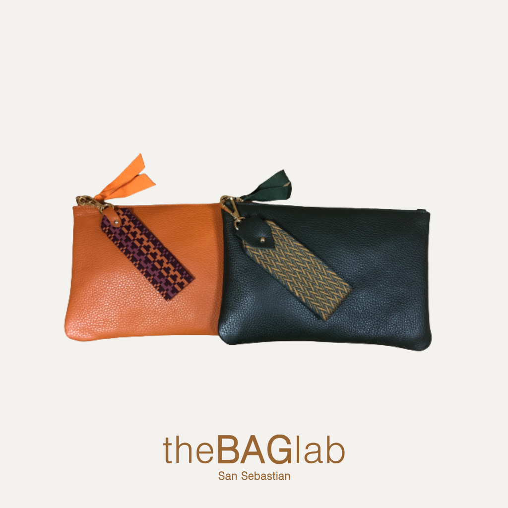 THE MINI CLUTCH - Cartera de mano en piel vacuno color KAKHI– TheBagLab