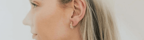 daisy huggies/earrings