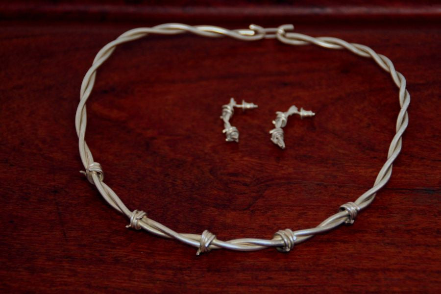 barbed wire necklace