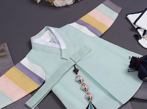 Here is an up close picture of the baby boy hanbok in sea blue. This hanbok is one of the most popular on Joteta.