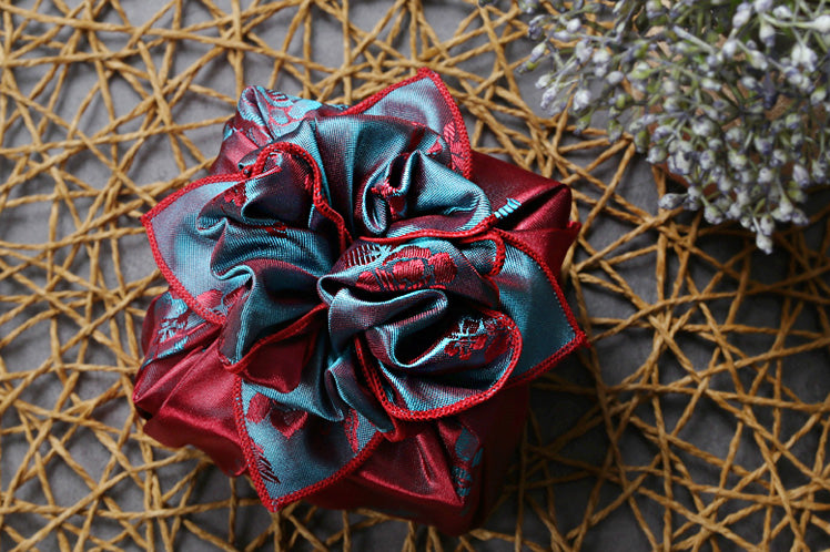Quickly learn how to make this bow using the light cherry red and bluish-gray Bojagi gift wrapping paper to bring a personal touch to the gift.