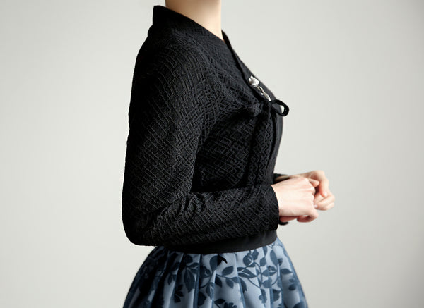We offer a variety of modern hanbok blouses for sale on Joteta, but you can't go wrong with this black version.