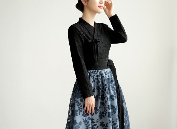 Modern hanbok blouses can be worn daily and this midnight black checkered blouse is wonderful for all types of lifestyles.