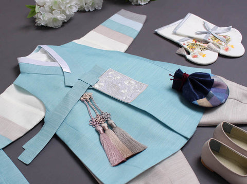 Here is a closer look at the baby boy hanbok in sea blue. Your baby boy will look adorable wearing this cute hanbok.