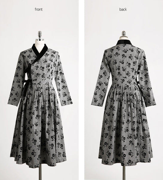 There are elements of the traditional Korean hanbok found within this modernized hanbok dress in slate gray and midnight black.