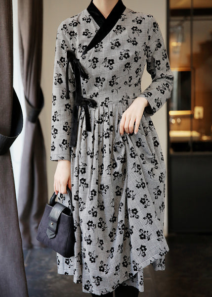 This ash and midnight flower modern hanbok dress is ideal for both casual wear and formal events.