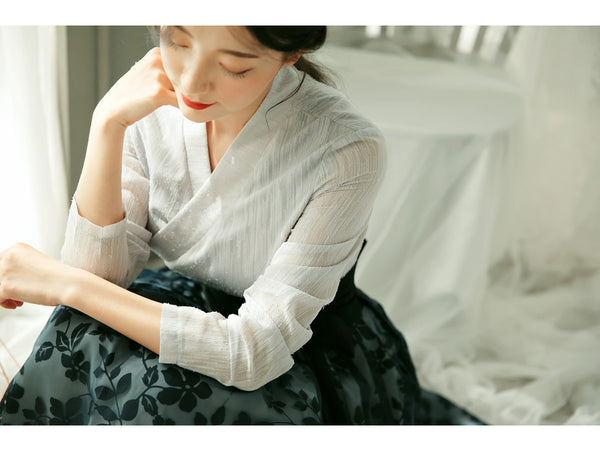 This light silver modern hanbok dress will add a touch of elegance to your normal wardrobe.