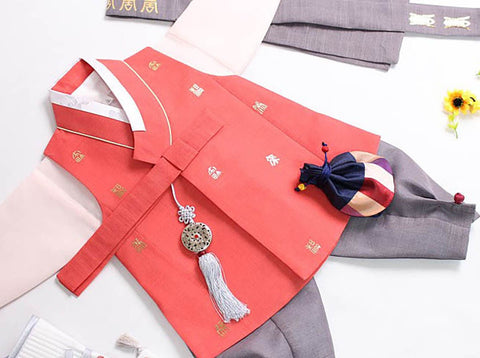 This organge baby boy hanbok is very eye-catching and also will make your baby boy look even more like a Korean prince.