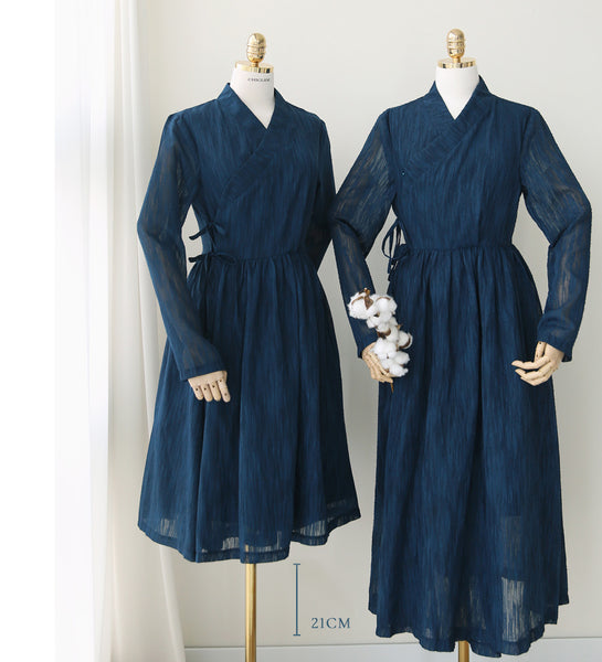 The royal blue modern hanbok dress will make you feel like royalty and looks simply decadent.