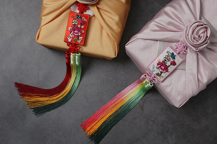 The butterfly trio tassel is perfect for a sophisticated finish on your wrapped gift.