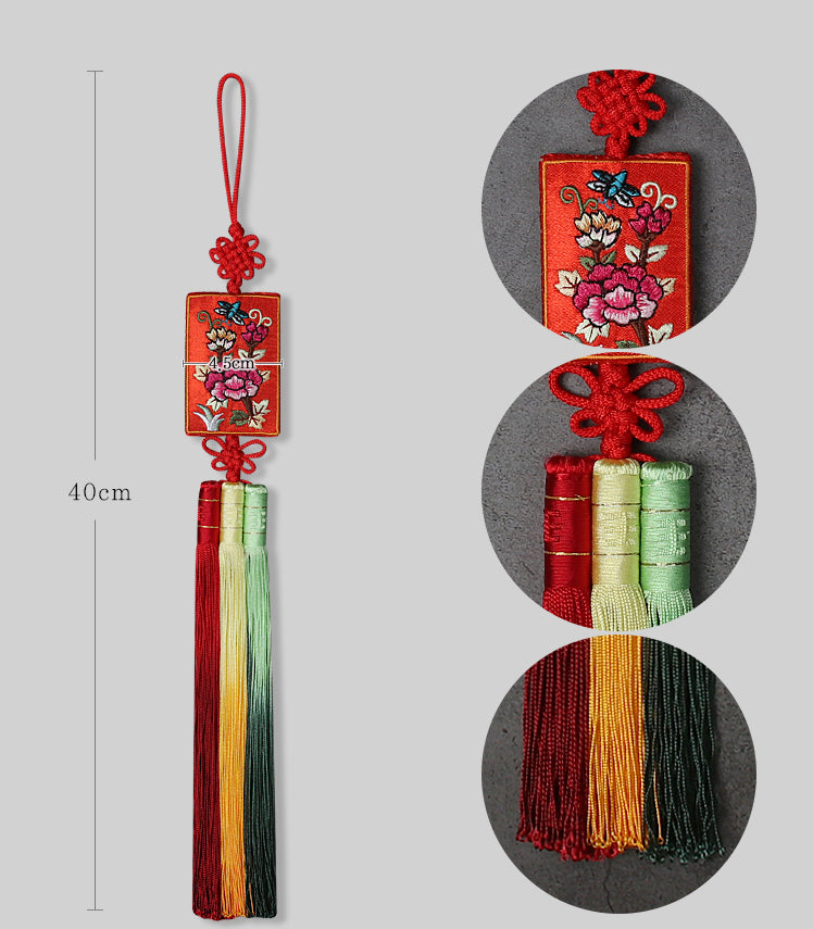 This image shows you the size of the tassel so you can determine whether it's a good fit for your hanbok or Bojagi.