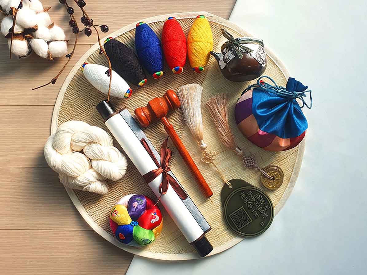 Complete Blessing doljabi item comes with all 10 Doljabi items and the premium mat. This is one of our most popular selections and is gaining traction as a Doljabi kit because it has a theme.