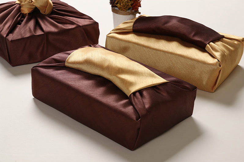 Impress your guests with your dark brown and light golden luxury gift wrap that suits Buddha's birthday or Chuseok.
