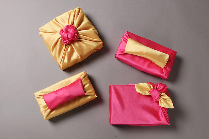 You can make a charming top decoration on the Korean Bojagi gift wrapping cloth to bring a sophisticated look to the finished product.