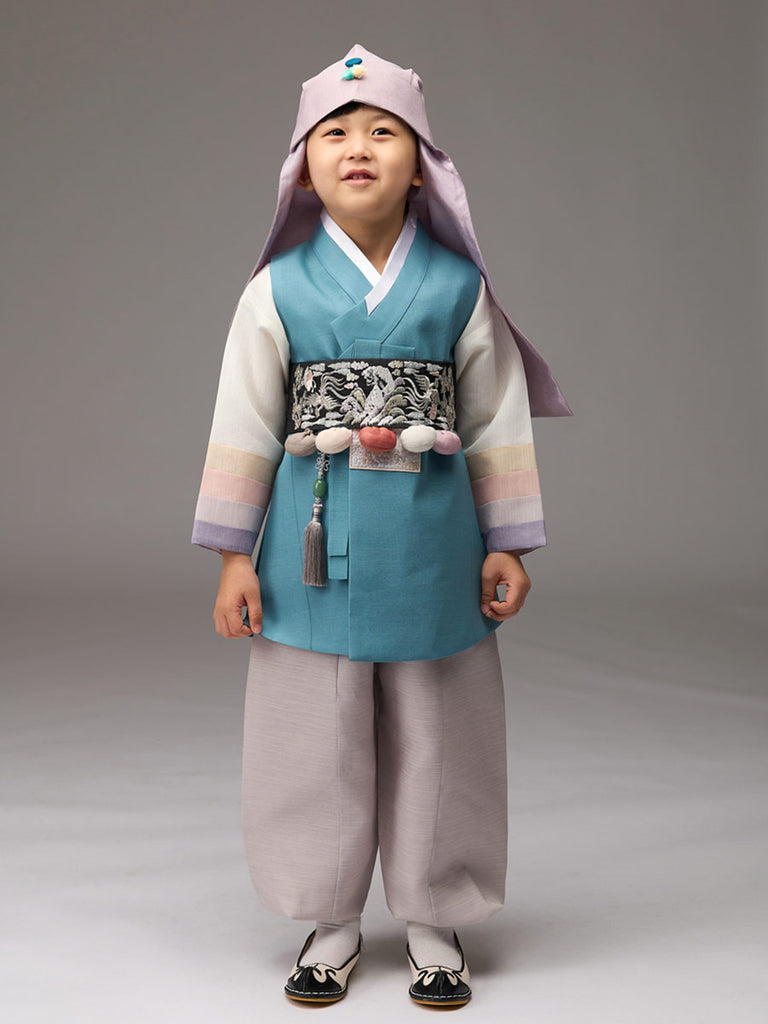 귀여운 모자와 함께 매치한 Adorable Boys Hanbok in Teal