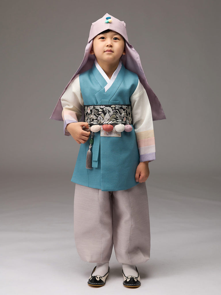 Adorable Boys Hanbok 조끼에 노리개를 달아 코디를 완성해보세요