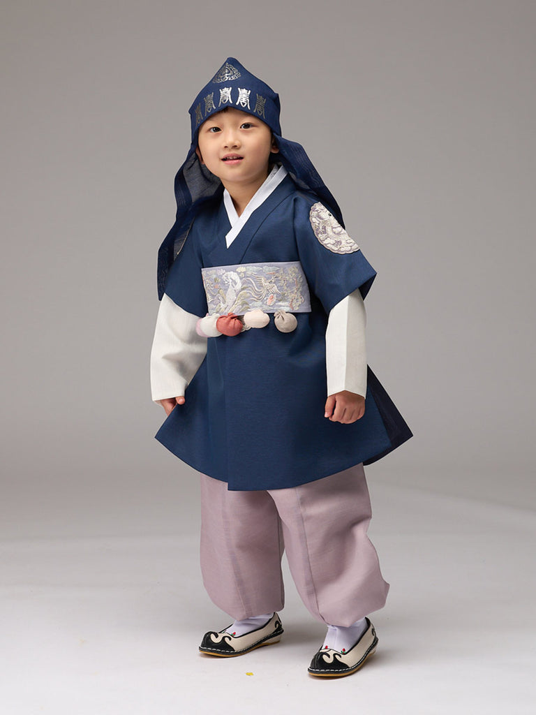 가장 인기있는 컬러인 Navy를 활용한 Cute Boys Hanbok