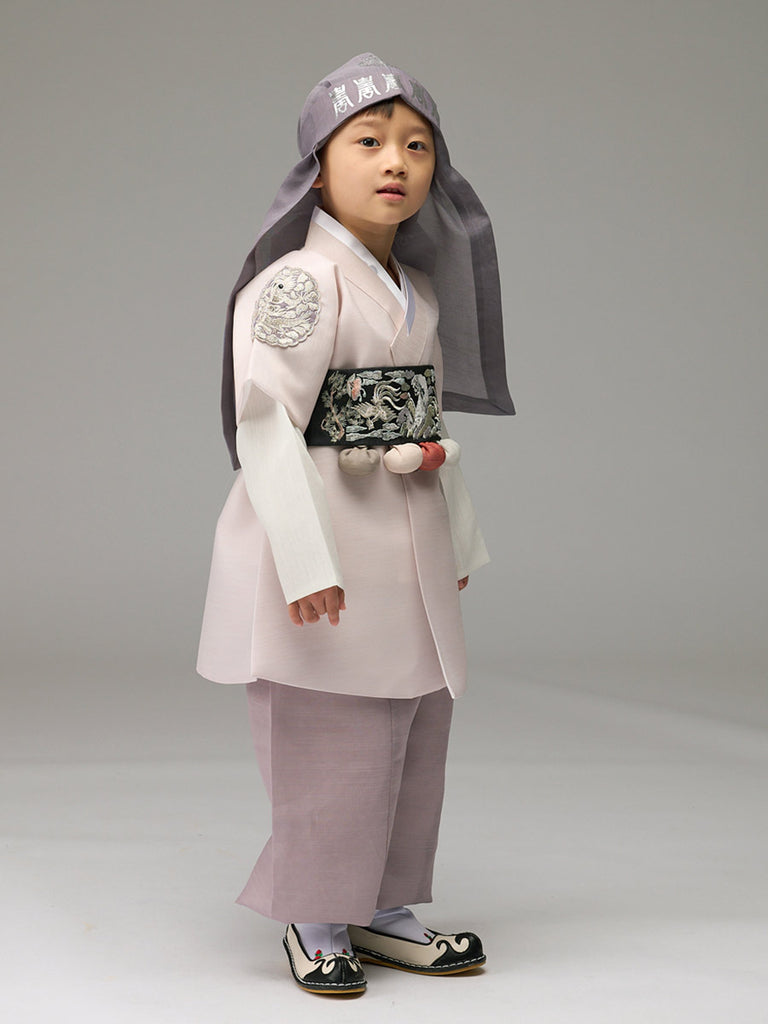 Cute Boys Hanbok in Pink Beige의 옆모습