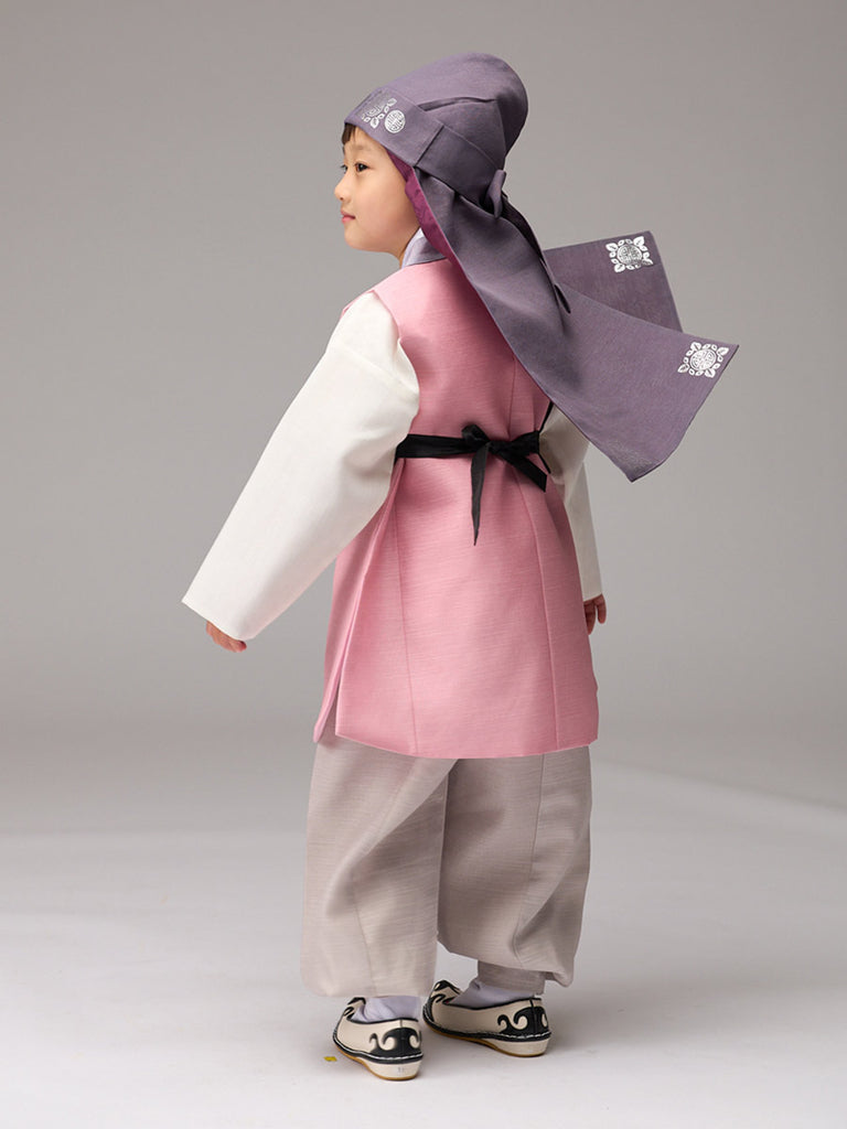 Elegant Boys Hanbok in Pink의 뒷 모습