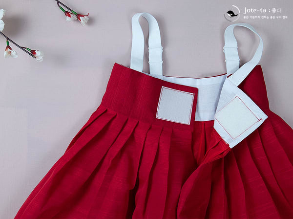 Detailed image of the skirt of hanbok for baby girl