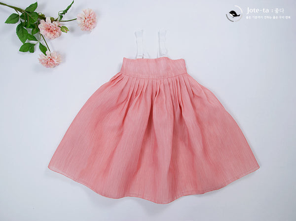 The chima of this girl hanbok is pink and looks good on any baby girl who's ready to celebrate their baek-il or first Korean birthday.