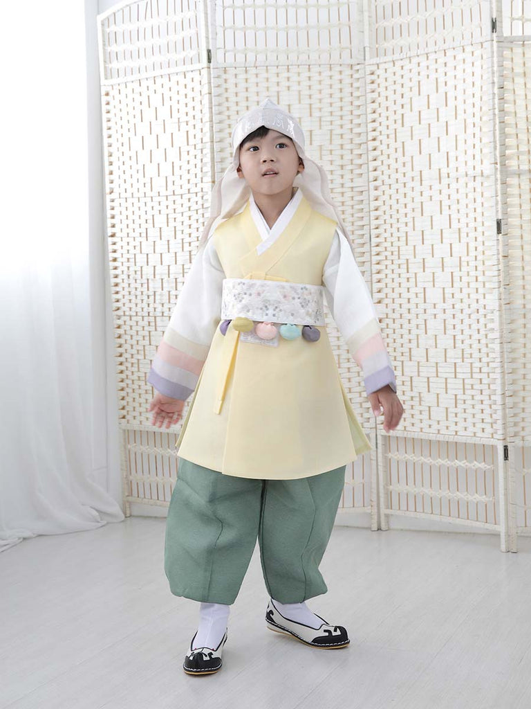 Spring Boys Hanbok in Light Yellow의 앞모습