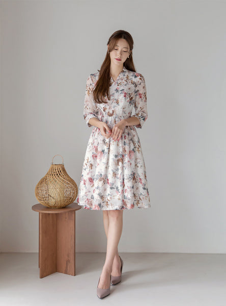 You'll feel dazzling and radiant wearing this white flower modern hanbok dress.