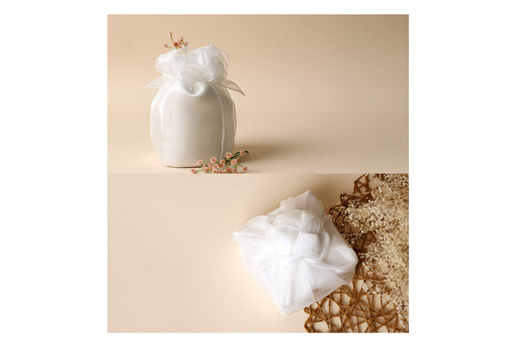 Bojagi gift wrap in this heavenly lily-white color is ideal for anniversary parties and engagement parties.