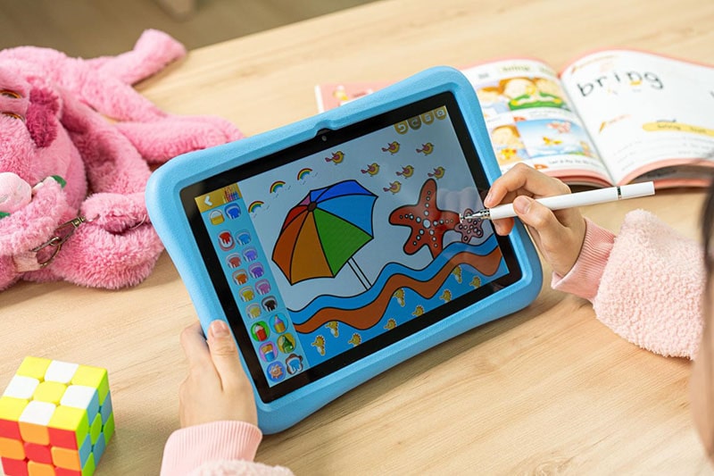 OUKITEL OT6 Kids with an edutainment app